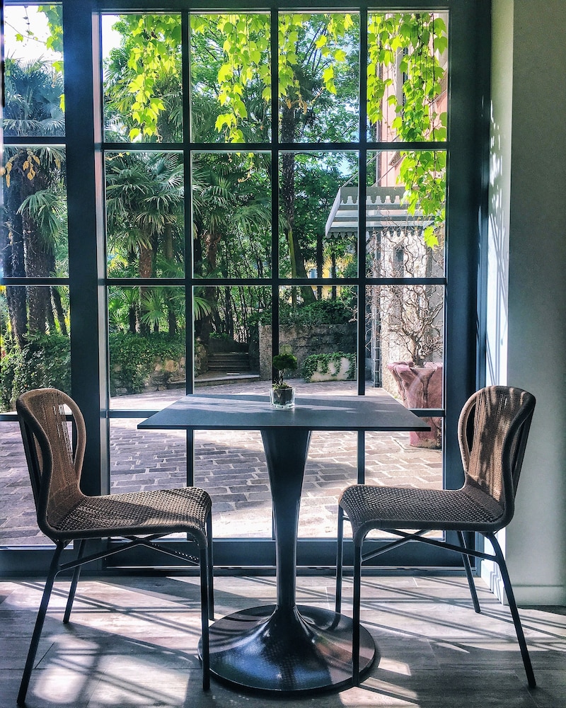 Villa Liberty - Lake Como Rooms & SPA