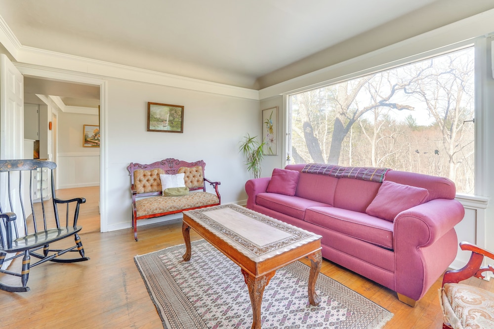 Pet Friendly: Historic East Stroudsburg Manor