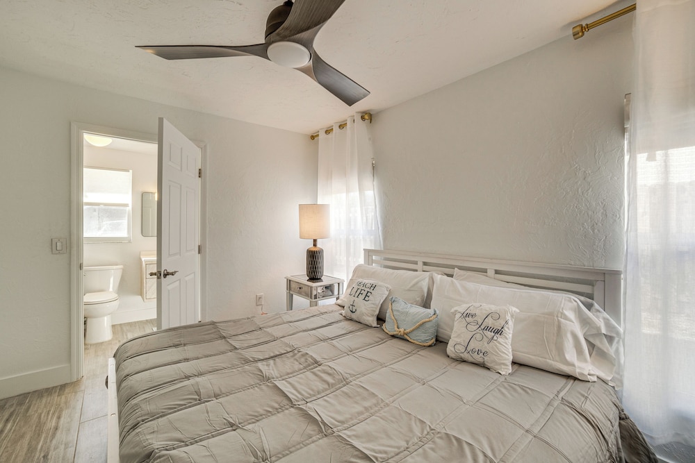 Unwind Poolside + Walk to Beach! Sarasota Retreat