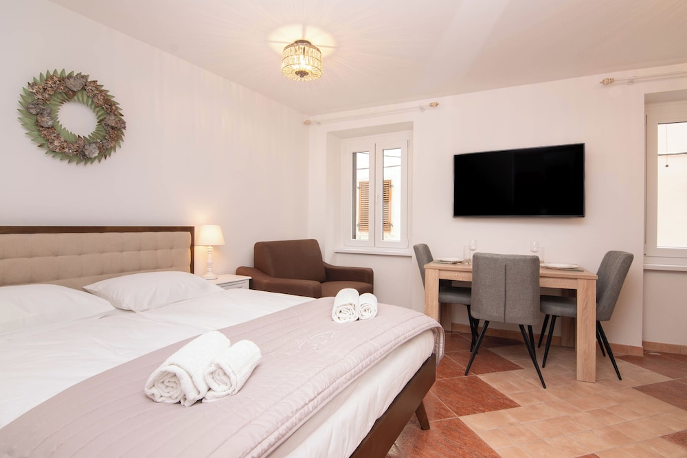 Apartments Leonel Piran
