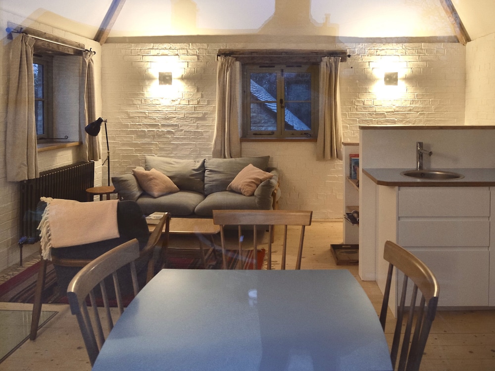 High Cogges Farm Holiday Cottages The Granary
