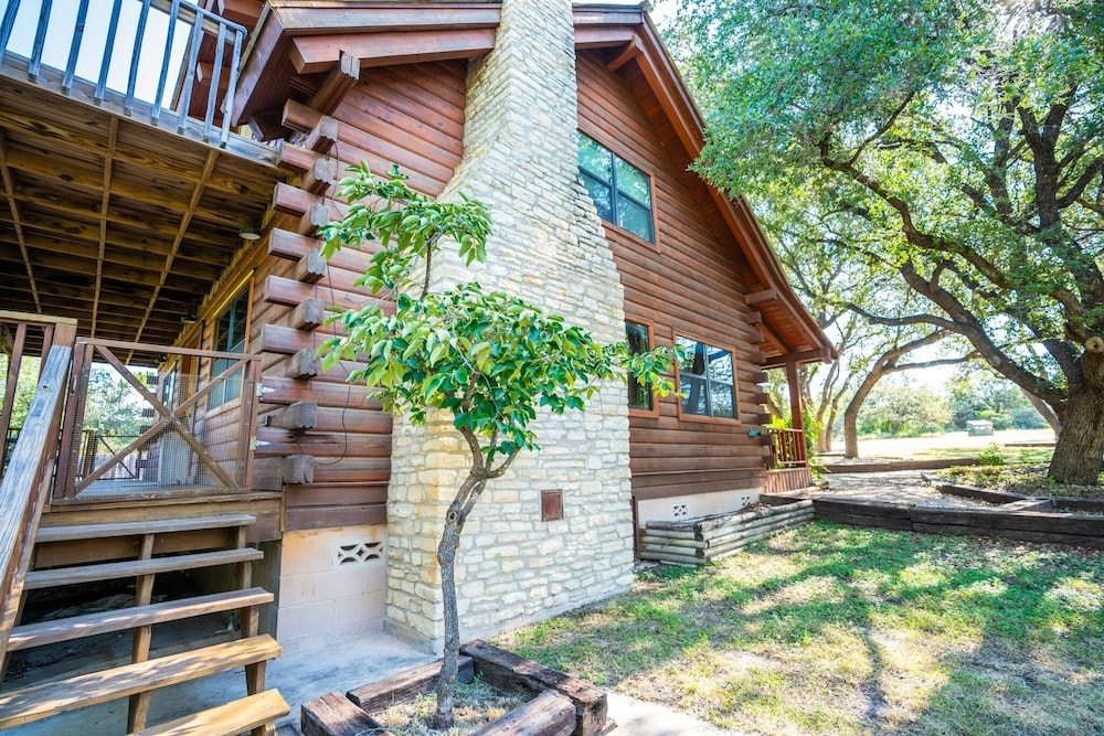Frio Rivers Edge In The Heart Of Hill Country 3 Bedroom Cabin