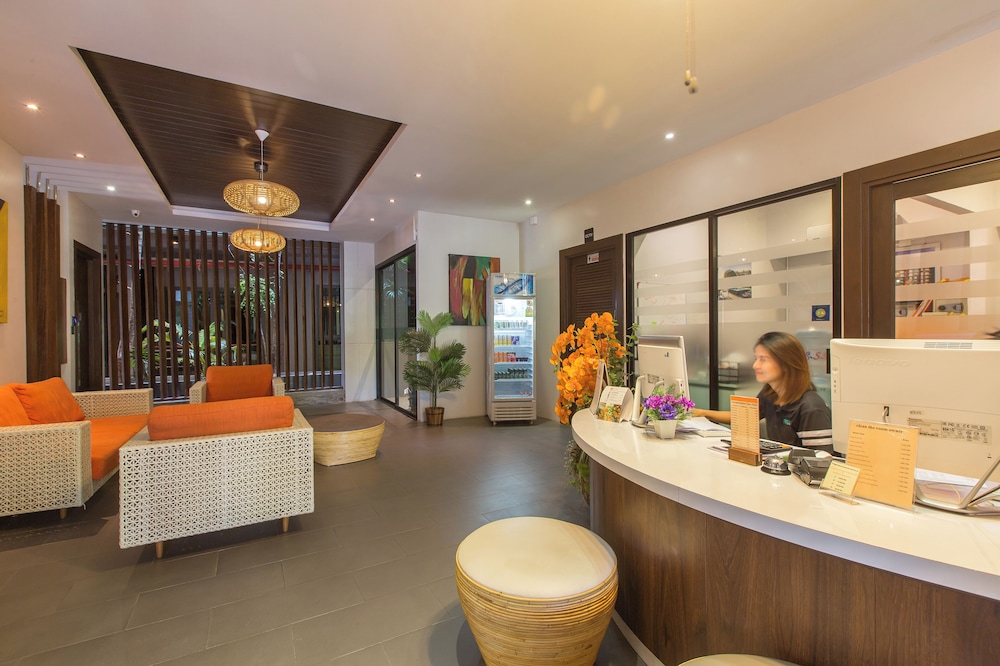 Emerald 211 - Studio With Balcony and Shared Pool