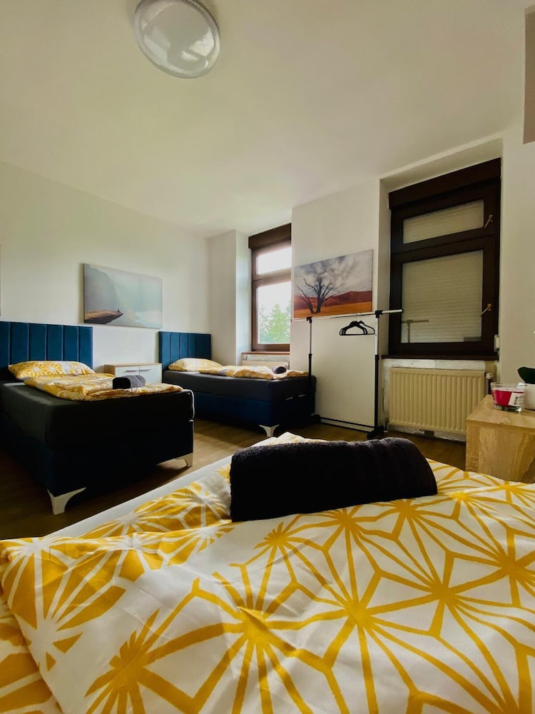 4BR Apartment for 15 Near Danube