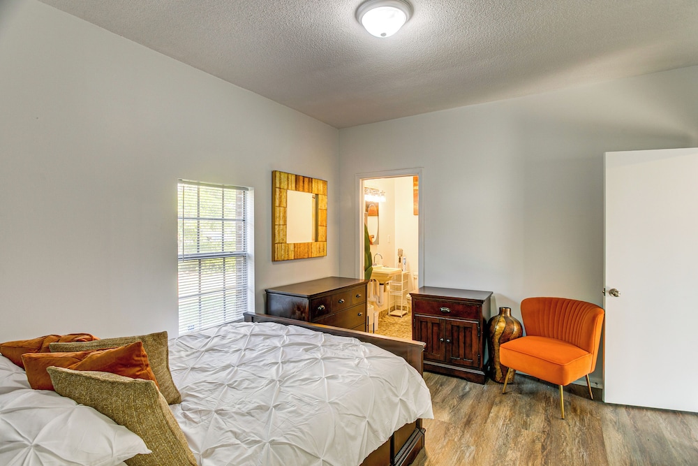 Close to Hospital & Dtwn! Quiet Waycross Home