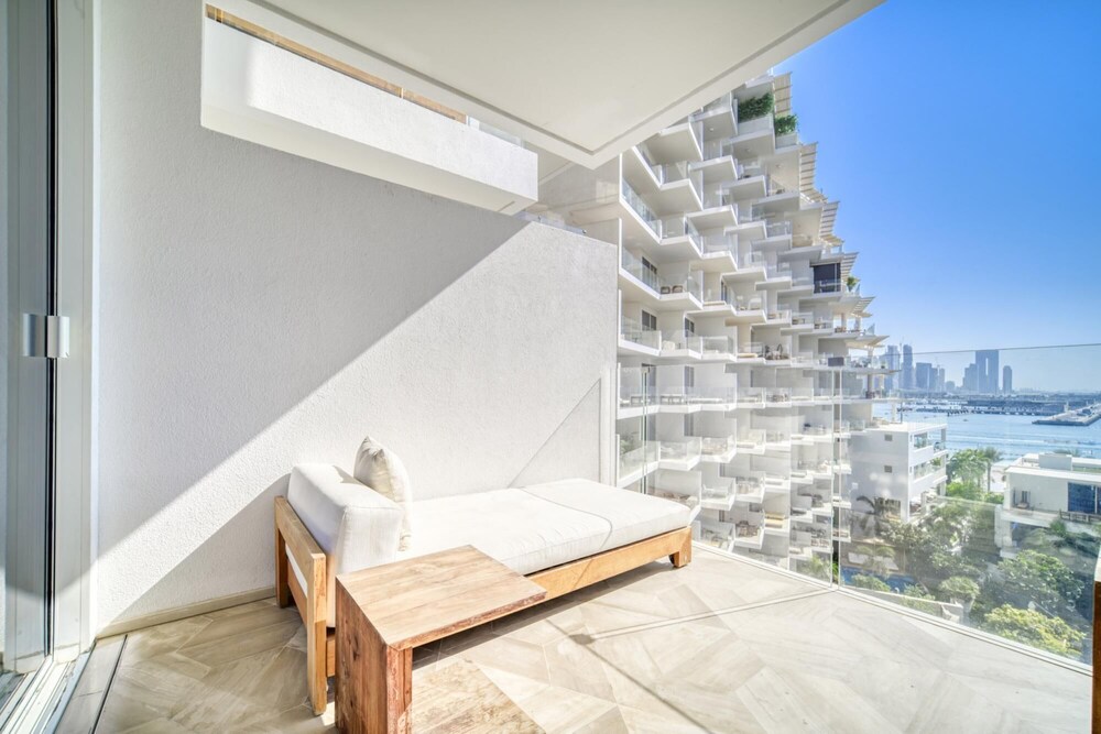Modern Sea View Apt at the Five Palm Jumeirah