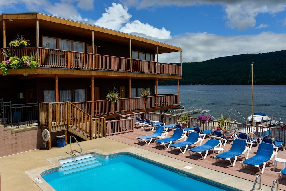 Lake Crest Inn