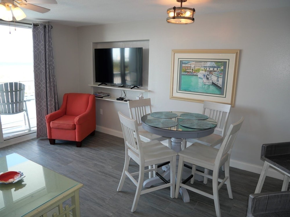 Pelican Beach 0108 1 Bedroom Condo by Pelican Beach Management