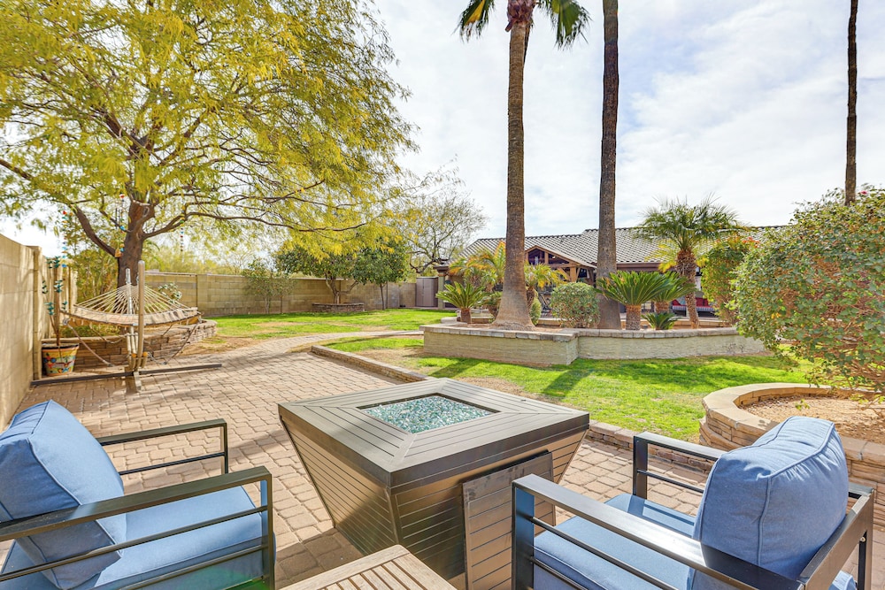 Horsey Hideaway: Ranch House in Cave Creek!