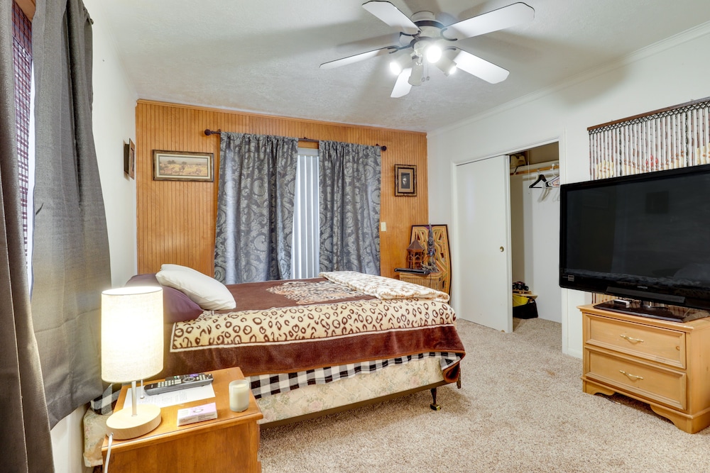 Albany Vacations - Salem Getaway w/ Hot Tub Near Parks  Boating! - Property Image 3