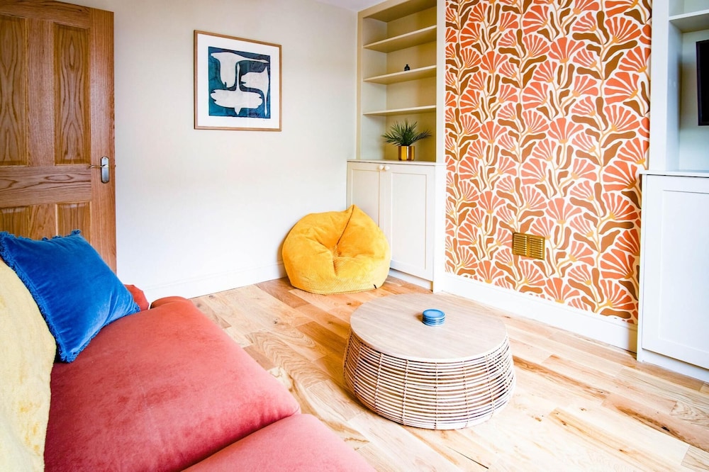 Woodville Road - 2 Bedroom House - Mumbles
