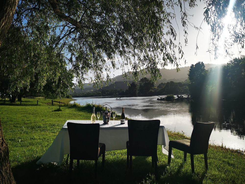 Hakarimata Lodge - Riverside Sanctuary