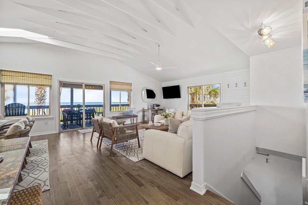 Oceanfront Steps to Sand Deck Pets Welcome