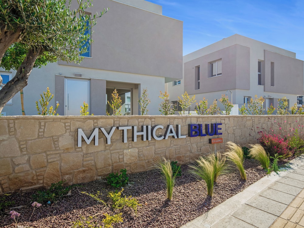 Sanders Mythical Blue - Chic 4 bdr Villa With Pool