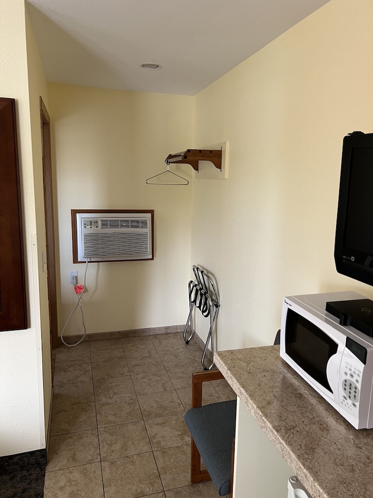 All Star Inn & Suites