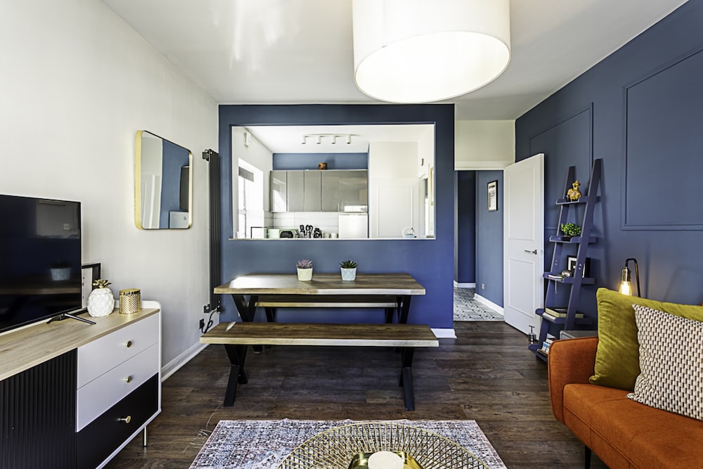Cozy Aldgate Hideaway