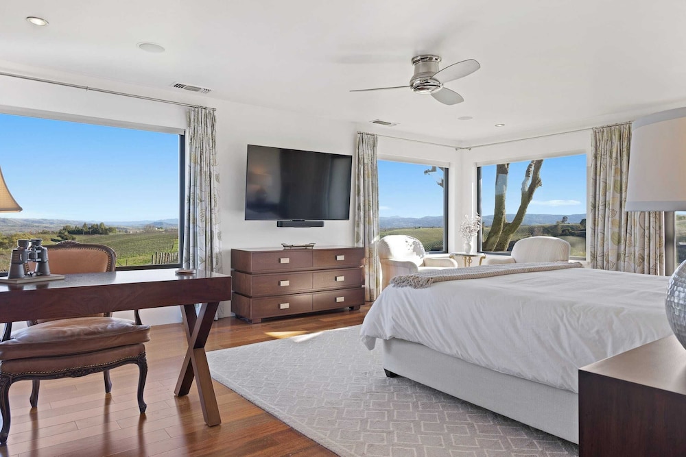 Wine Country Estate w/ Pool, Hot Tub The Residence at Truss Wines by Avantstay