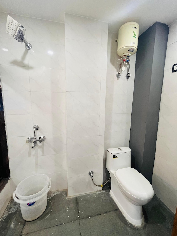 Roomshala 183 Hotel Aroma Chattarpur
