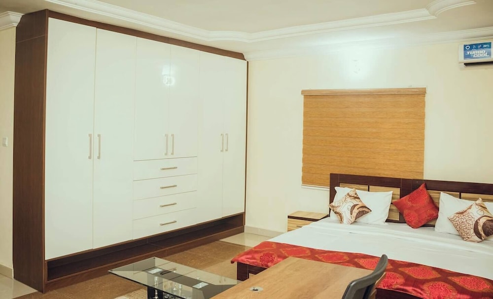 ROSSY'S APARTMENTS