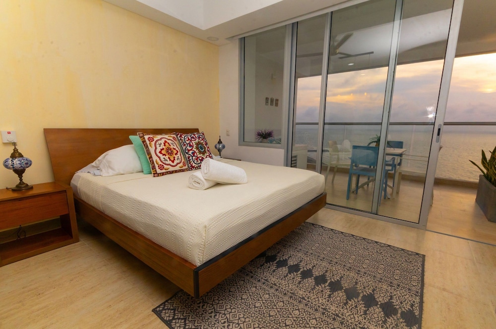 Condominio exclusivo nuevo frente al mar