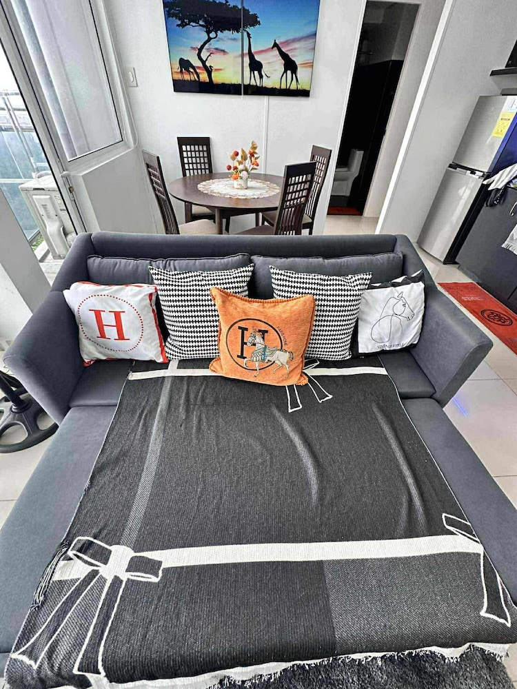Breeze Residences Condos