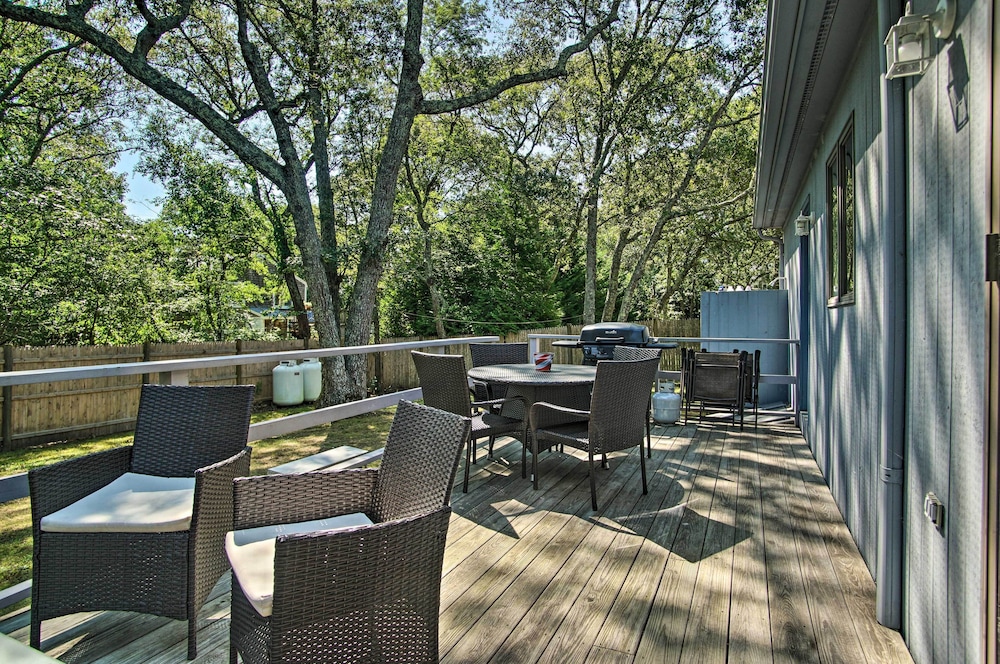 Vineyard Gem < 2 Mi to Beach & Oak Bluffs!