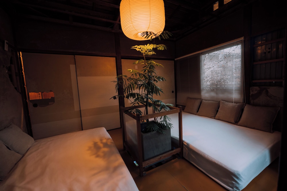 Ivy Place Harajuku Urban Steel Teahouse