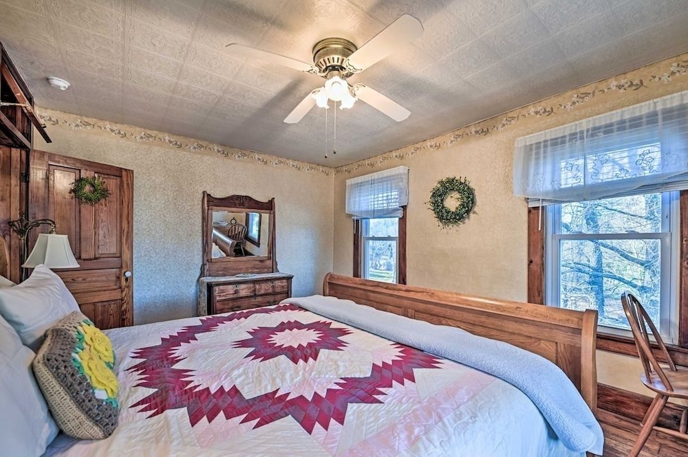 10 Mi To Gore Mountain: Home In Adirondack Park 5 Bedroom Home
