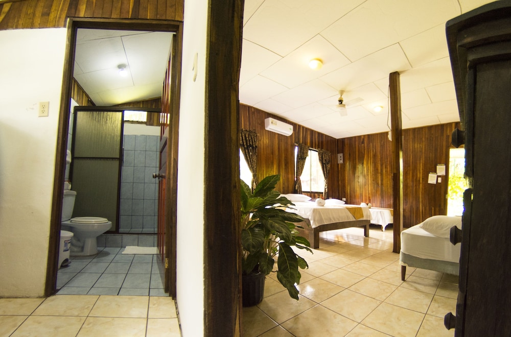 Manuel Antonio Hostel Resort