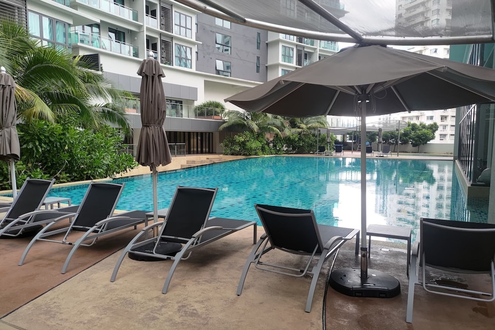 Arcoris Mont Kiara Apartments by Emily in Town
