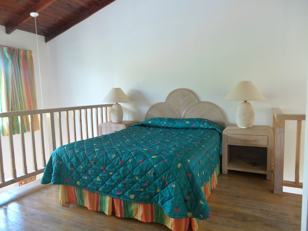 Bed & Sleeping Area