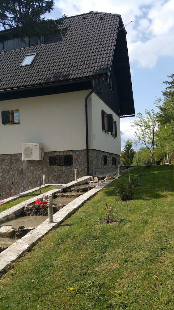 Rustic Inn River 2
