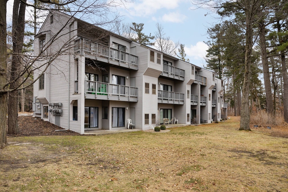 Hotel The Shores Resort - Image 1