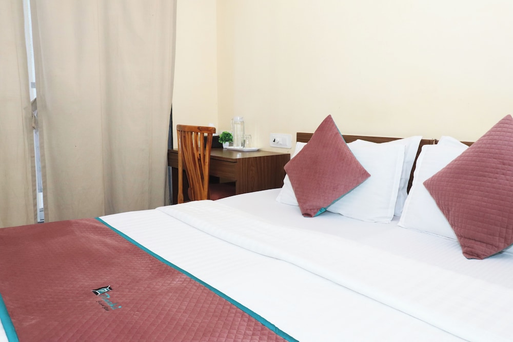 Pinaki Comfort Stay, Vile Parle - Near Airport