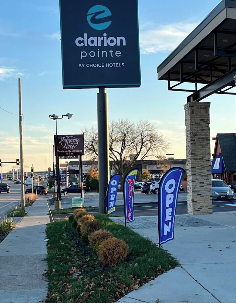 Clarion Pointe Milwaukee Airport