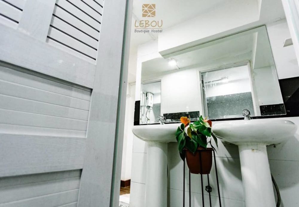 Lebou Boutique Hostel