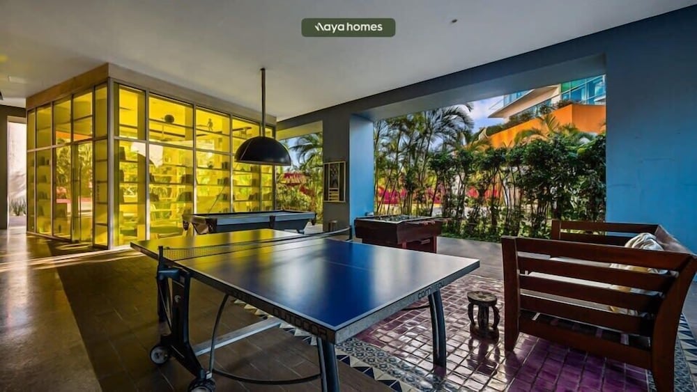 Oceanview 3BR Apt With Beach Access - Pools - Gym