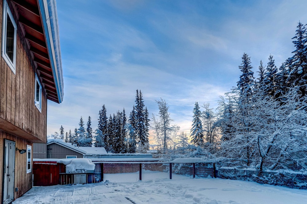'northern Bliss' Modern Mtn-view Home in Fairbanks view 4
