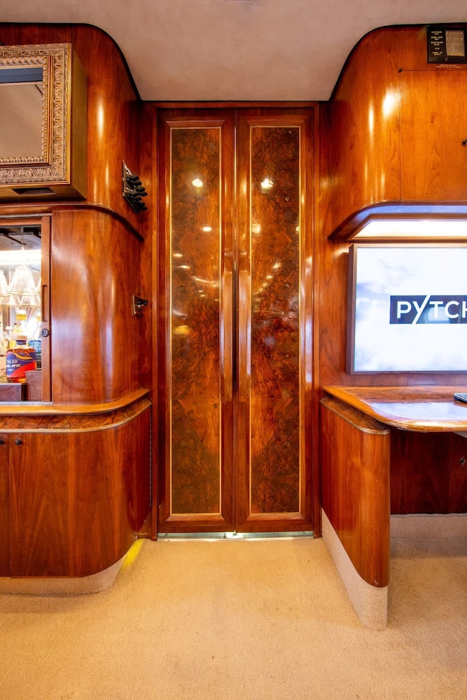 Boeing Airliner Private Jet With hot tub and Sauna