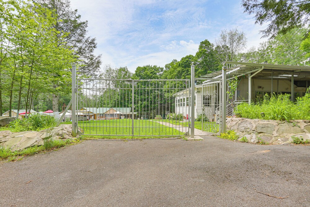 5 Mi to Monticello Raceway: Cabin w/ Pool Access!