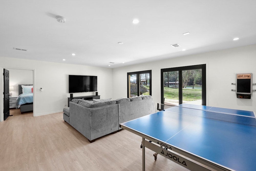 Knotty Pines by Avantstay Lake Views Renovated