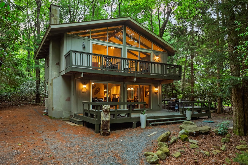 The Four Seasonal by Avantstay Hot Tub Spacious Deck Fire Pit