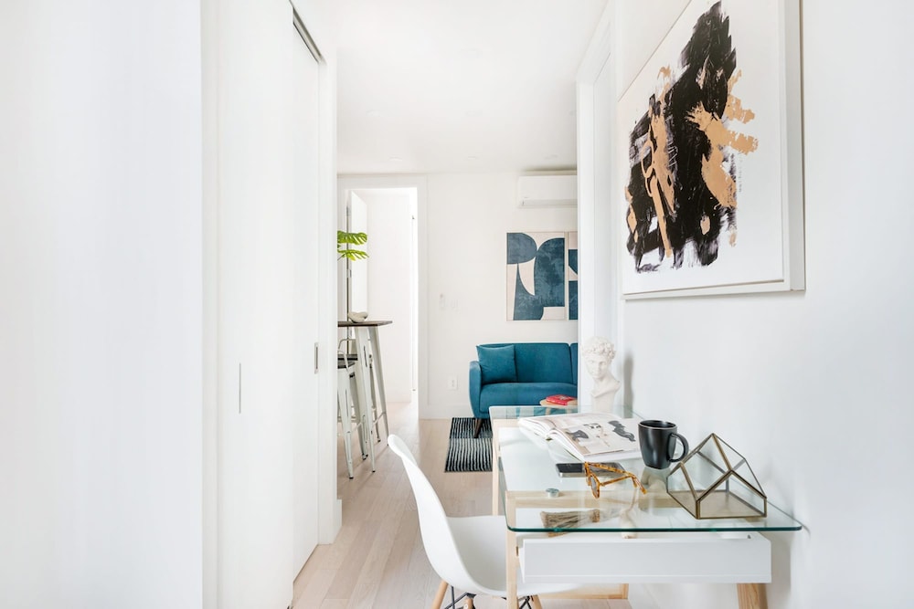 48-4fe 2BR Prime Midtown West