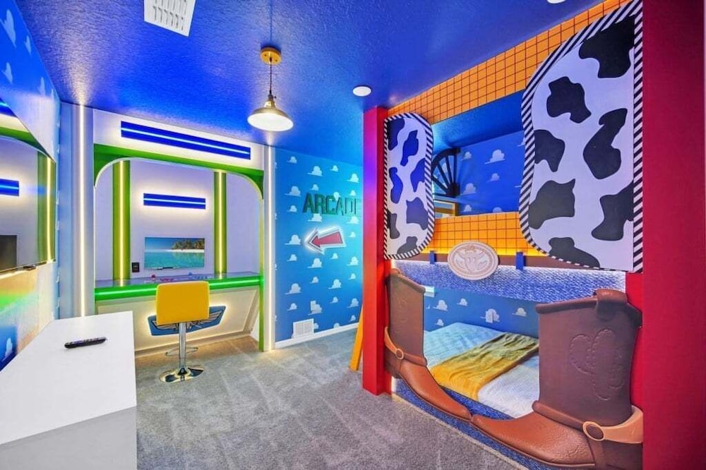 Everyone's Family Fun Home, Slides In Kids Rooms 10 Bedroom Villa
