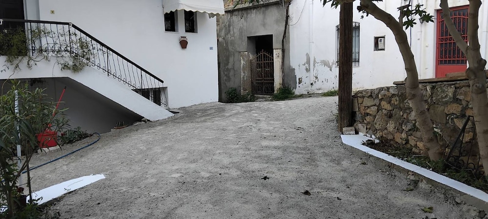 Emphasis Traditional House