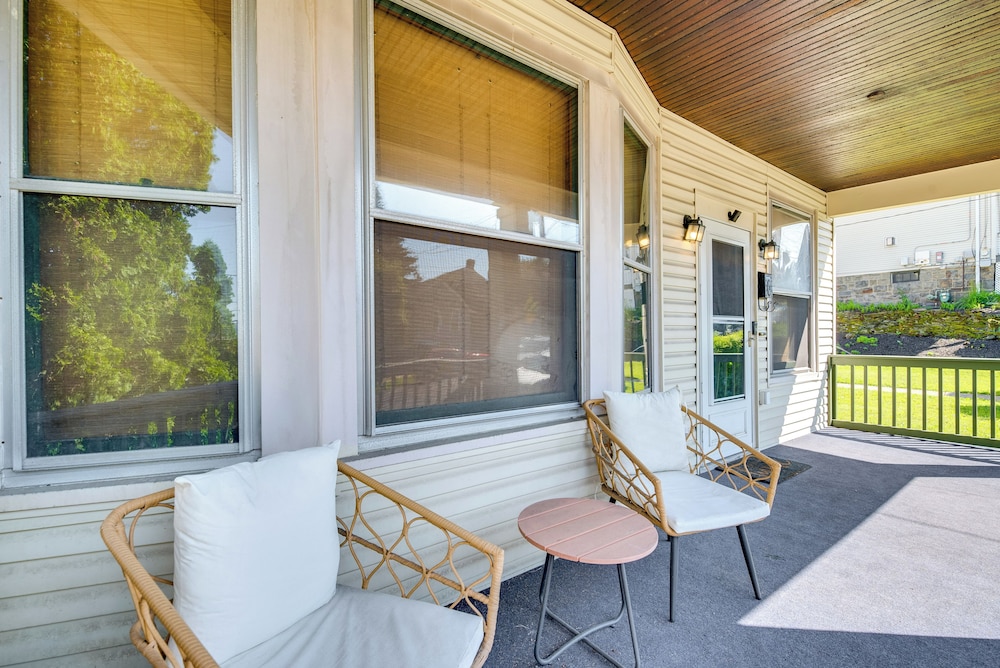 2 Mi to Steamtown Nhs: Family Home w/ Backyard!