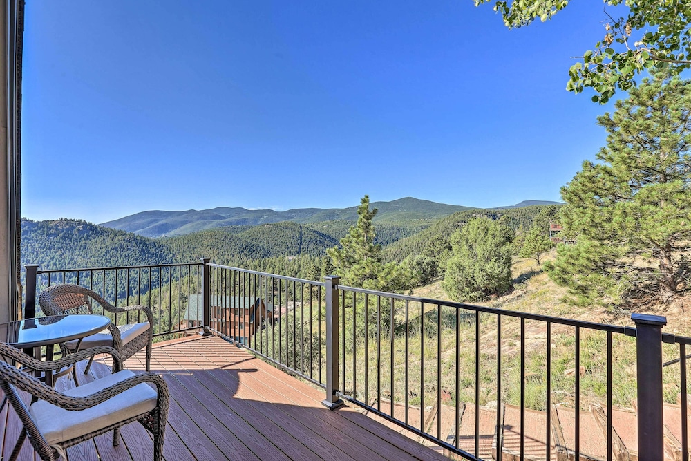 The View at Mountain Retreat By Red Rocks & Golden