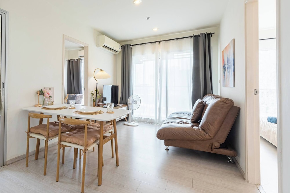 2BR 7 Mins Walk to BTS Bill Included
