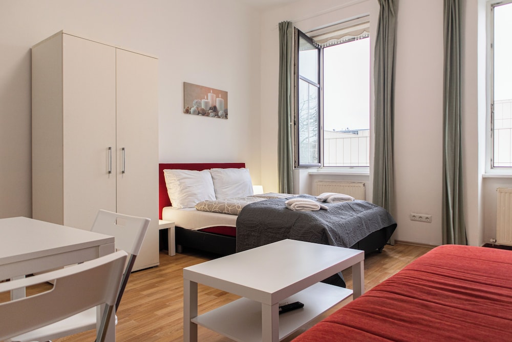 Modern 2BR Apartment Near Millennium