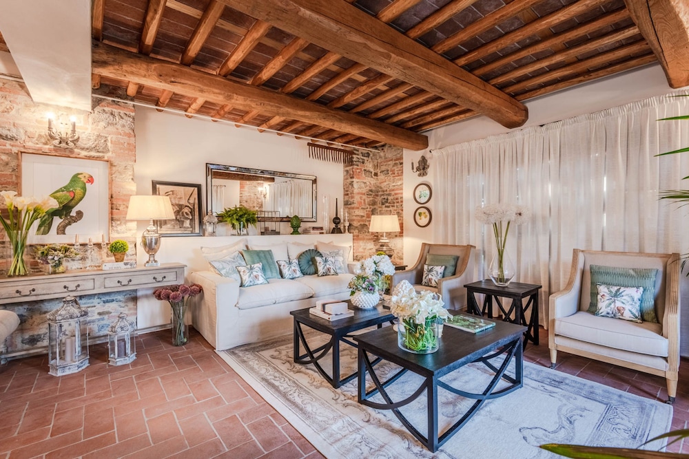 Valle del Sole Winery Farmhouse